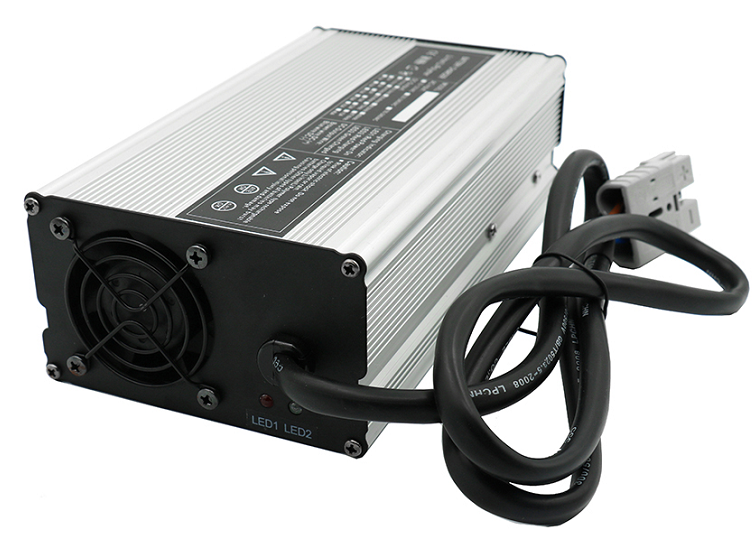 Caricabatterie a 220V 124.8V 6A 900W LITIO STORE DL-900N per batterie al Sodio ioni di sodio