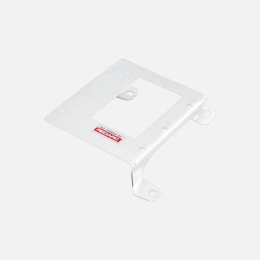 Redarc BCDCMB-101 staffa di montaggio BCDC per Toyota LandCruiser 200 (11/2008-on)