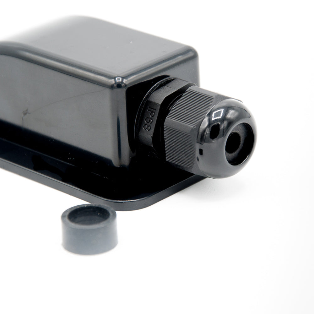 Passacavo da tetto in ASA nero a un ingresso DX1/S con pressacavo PG per camper