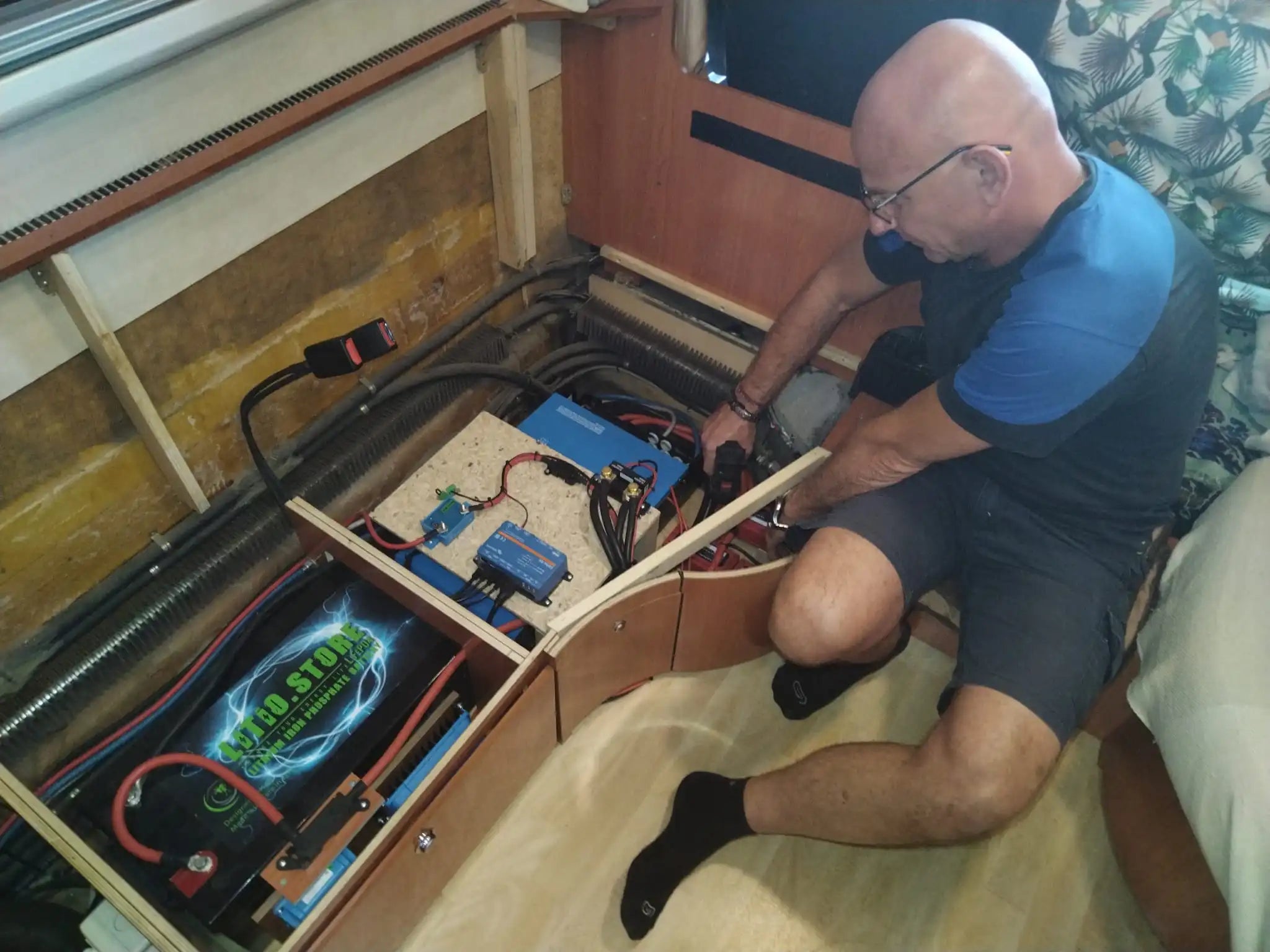 Rischi e pericoli di ricaricare le batterie al litio con l’alternatore