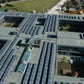 Impianto fotovoltaico Renusol ConSole+ su grande copertura piana, vista dall'alto