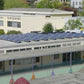 Installazione fotovoltaica Renusol ConSole+ sul tetto piano di un edificio scolastico