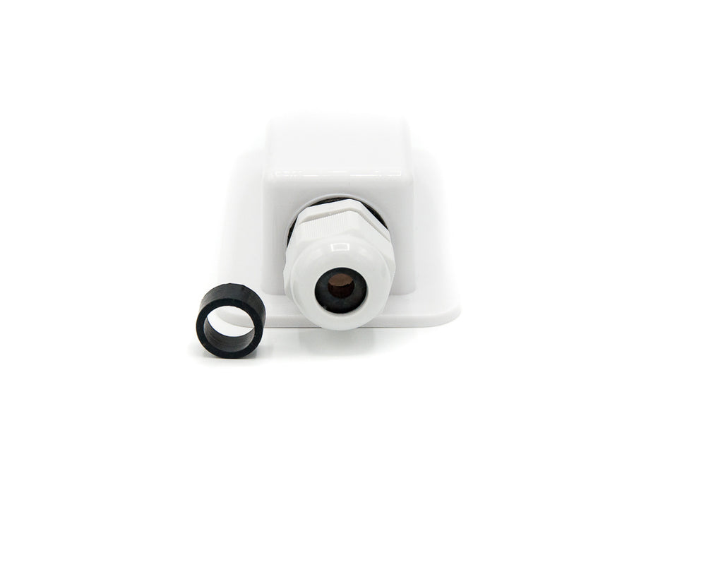 Passacavo da tetto in ASA bianco a un ingresso DX1/W con pressacavo PG per camper